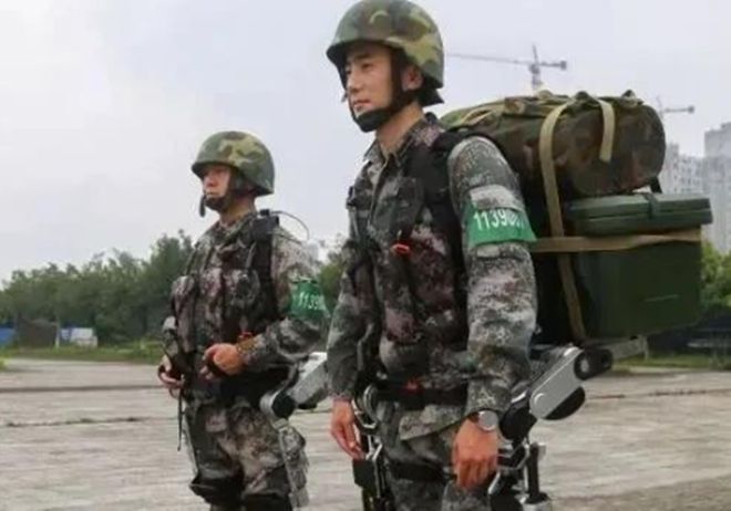 FB体育 FB体育平台中国新一代机械外骨骼：1人搬80公斤重物无压力战力超乎想象(图3)