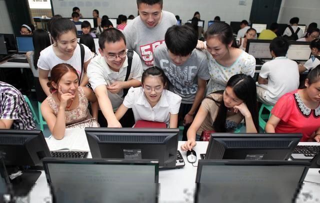 FB体育 FB体育平台这几个万能专业根本没有听上去那么好就业报考的学生都喊后悔！(图1)