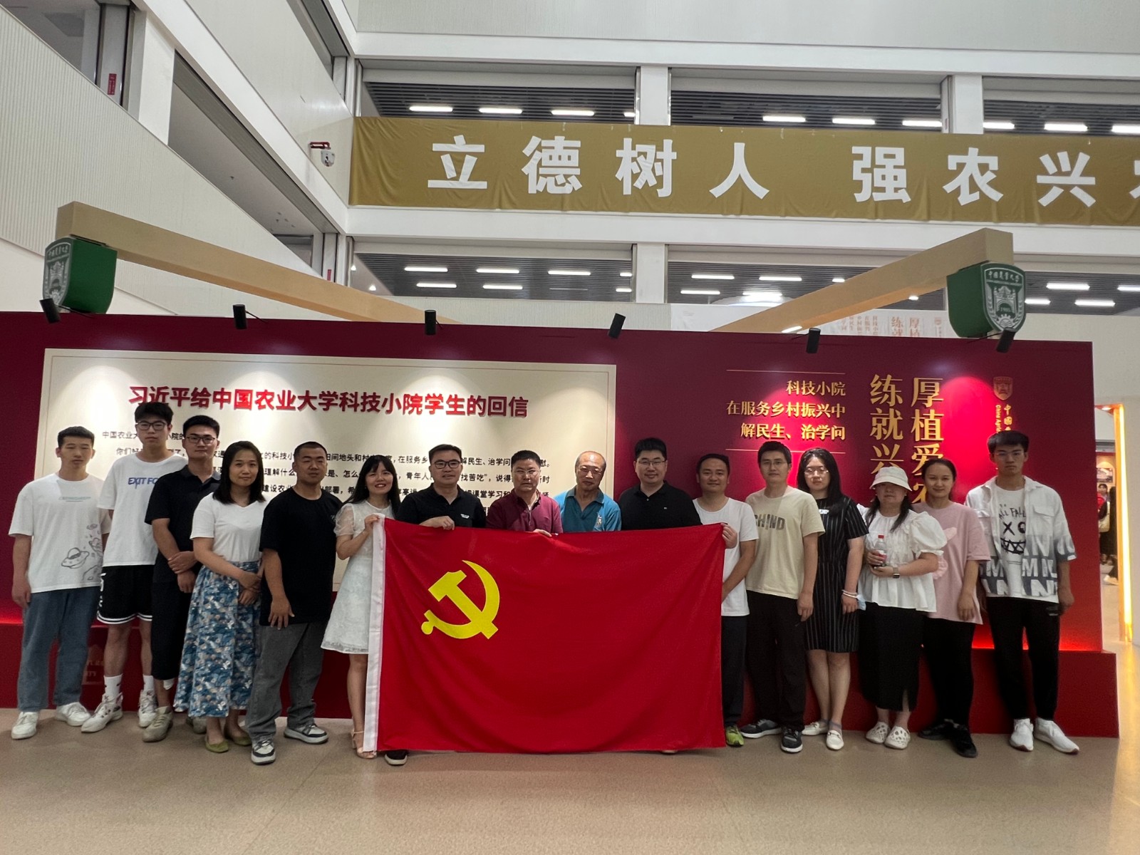 FB体育 FB体育平台信息化办公室支部与信电学院自动化支部开展联学共建活动(图1)