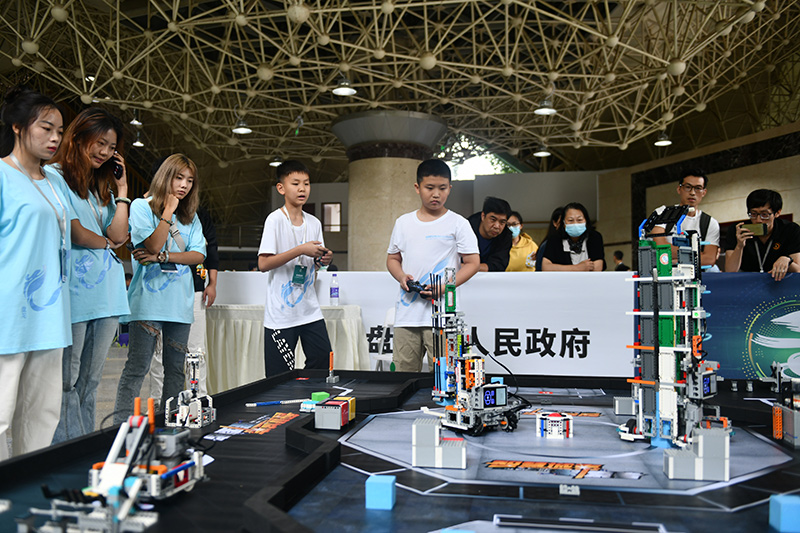 小小机器人 大大科技梦FB体育 FB体育平台(图1)