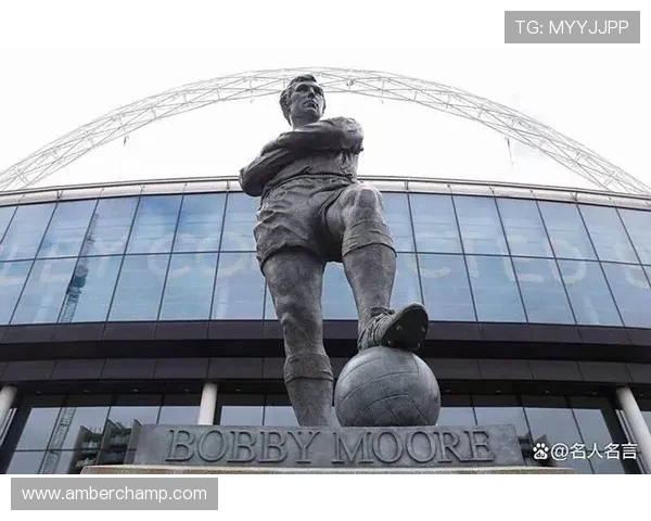 义乌足球明星雕像批发市场热销各类球星雕像一站式采购服务