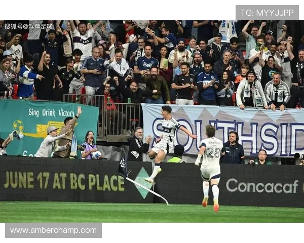 足球巨星化身老者展现独特魅力引发球迷热议