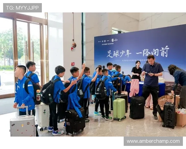 为家乡足球明星捐款助力梦想传承青春激情与希望